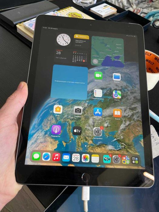 iPad 6 32gb працює