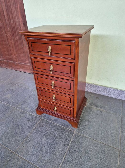 Movél gaveteiro alto