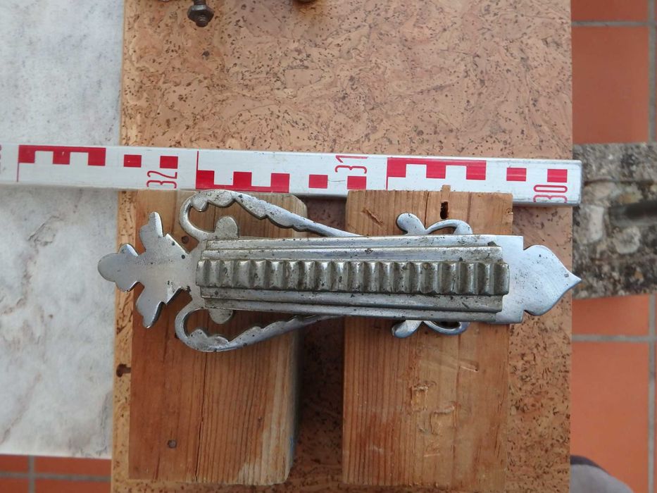 Batentes e puxadores de porta