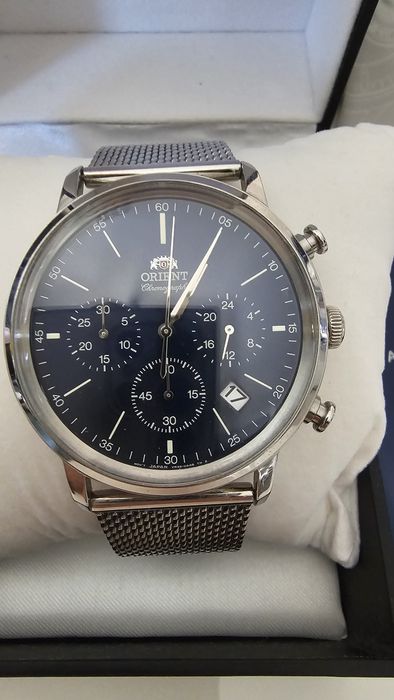Zegarek Orient Chrono quartz na bransolecie mesh.