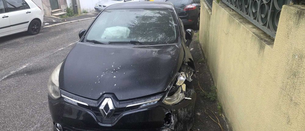 Renault Clio  4  /2014 sinistrado