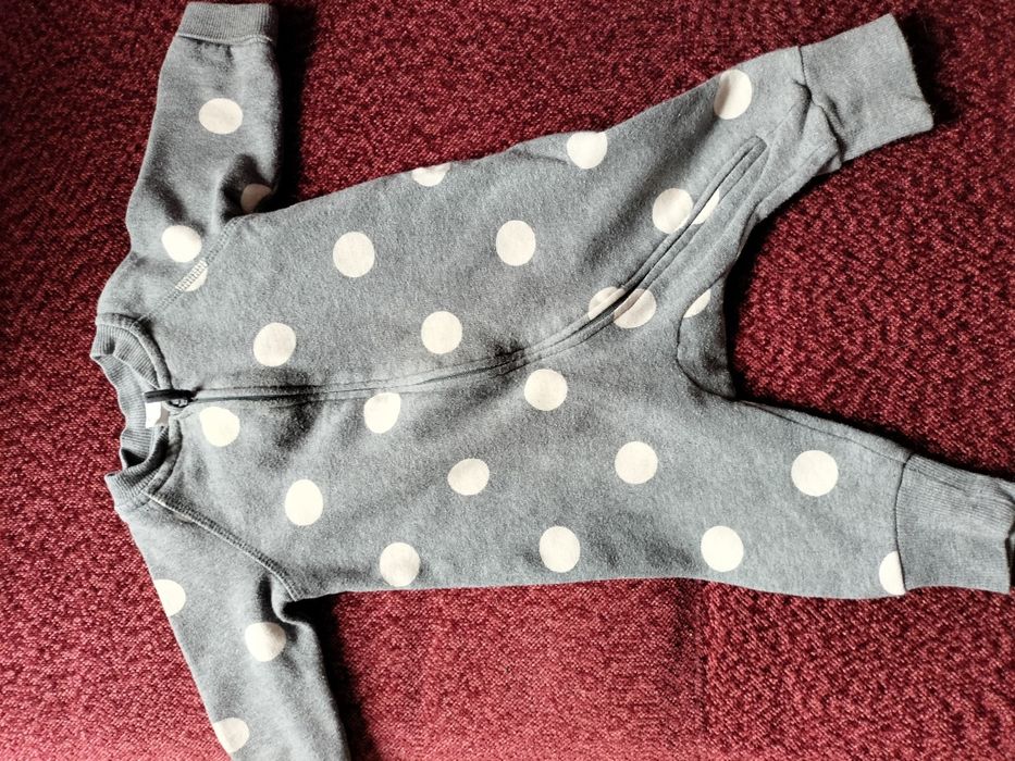 Kombinezon dresik hm szary w grochy 68