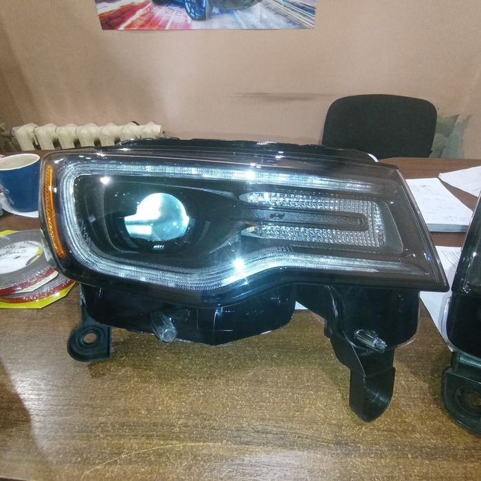 Фара права ліва чорна сіра Led Jeep Grand Cherokee WK2