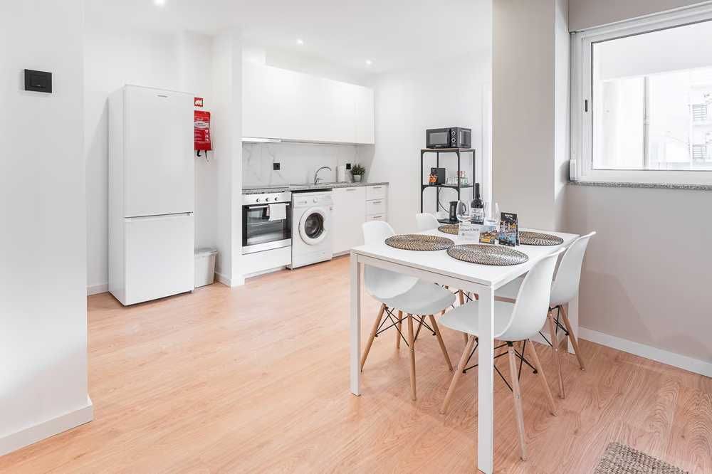 Apartamento renovado mobilado T3 (Avenida Gaia-Metro Jardim Morro)