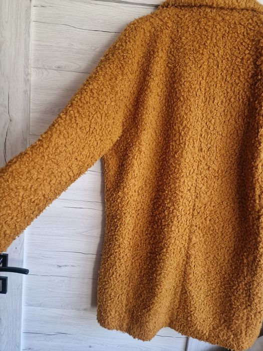 Płaszcz baranek boucle musztardowy F&F 40