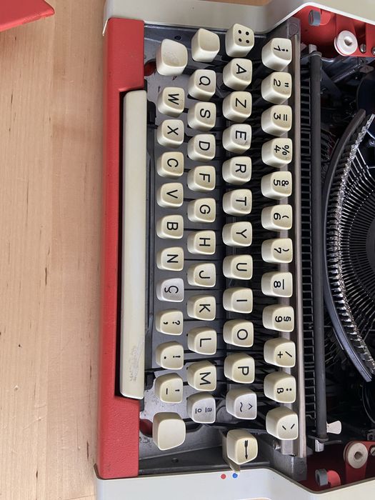 Maquina escrever Olympia Traveler De Luxe