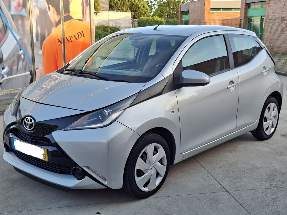 Toyota Aygo X-Play/X-Touch  5P  Nacional  Como Novo