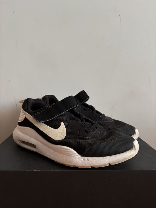 Легкі кросівки Nike