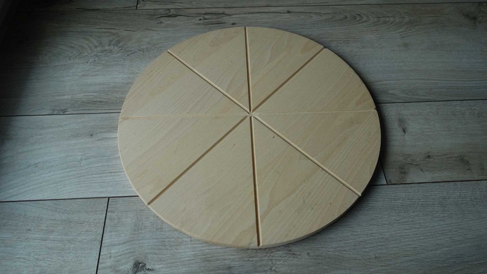 Deska do pizzy 45 cm z rowkami i wcięciem
