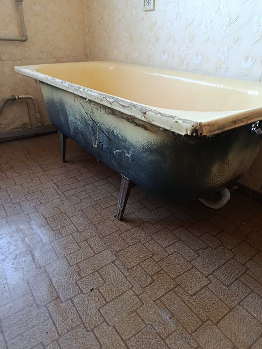 Ванна стальна 150:70см на ніжках.