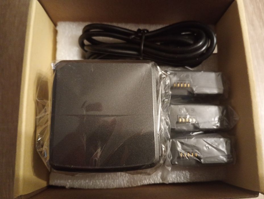 Poeosas Hero 13 potrójny pojemnik do ładowania z 3 akumulatorami