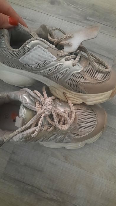 Кросівки дитячі в гарному стані