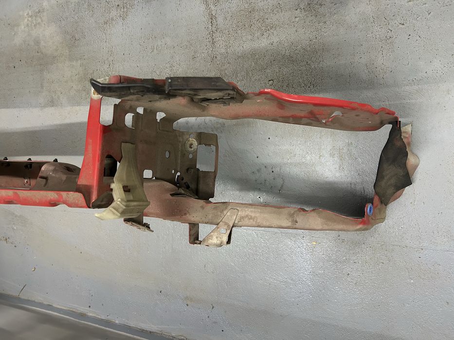 Продам запчастини передка, телевізор Volvo