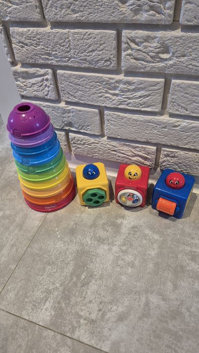 Fisher Price aktywne klocki i piramida