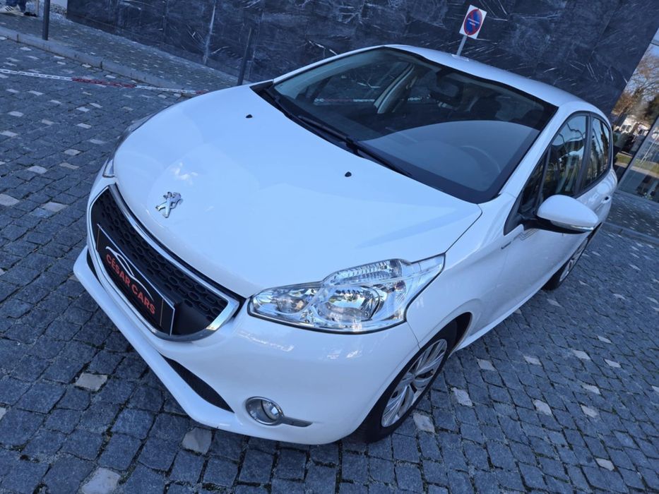 Peugeot 208 1.2Vti Excelente