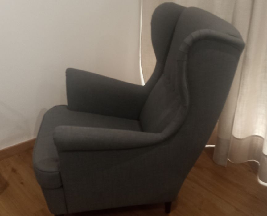 Poltrona e repousa pés IKEA, estado Novo