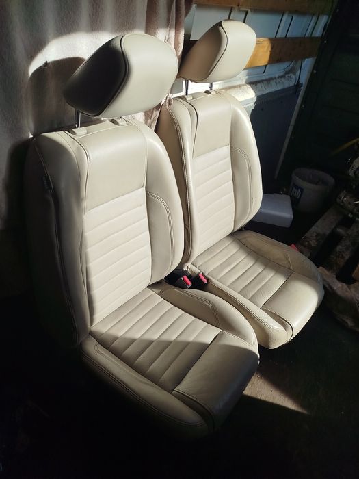 Ford Mustang V lift premium - całe wnętrze fotele kanapa boczki skóra