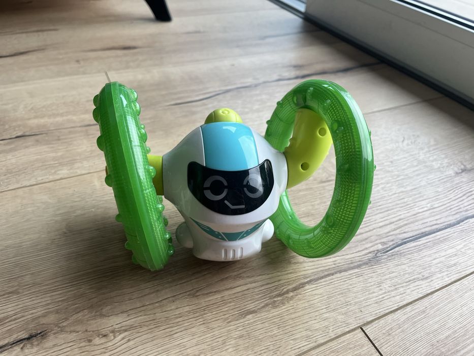 Dumel Fikający robot