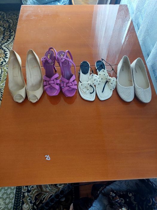 Жіноче взуття в відмінному станні