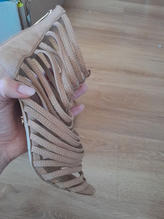 Buty beżowe gladiatorki 38 paseczki wyższe lipsy