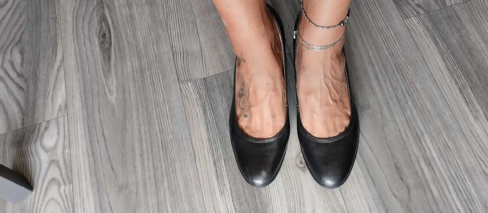 Buty czarne na koturnie