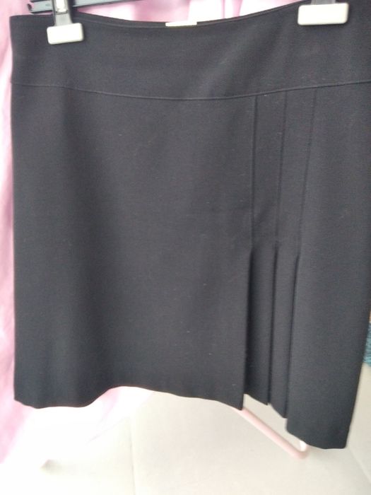 Linda saia curta preta