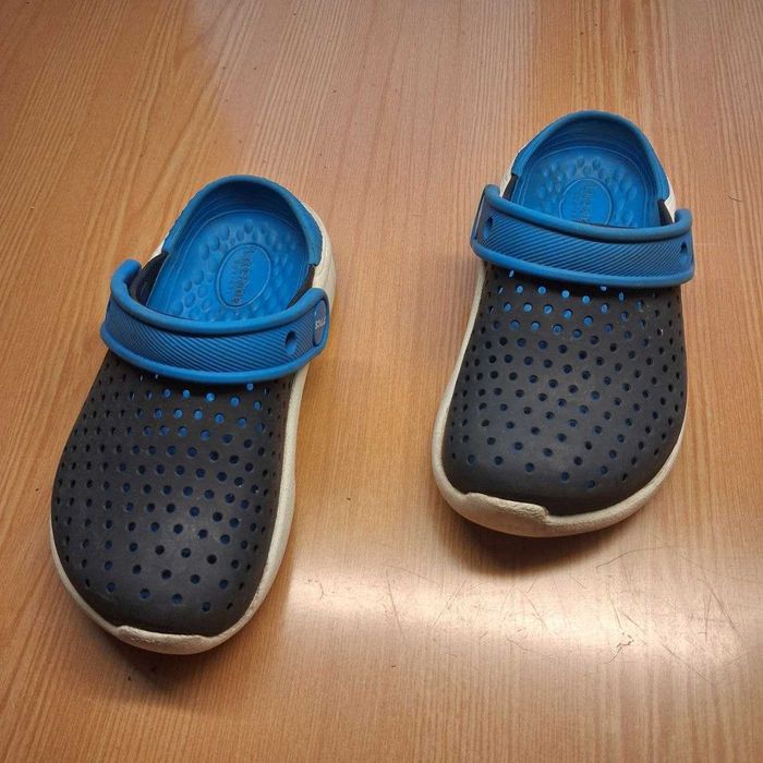 Дитячі босоніжки crocs орігинал бу в гарному стани C-8