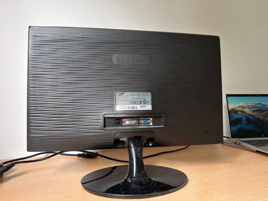 Монітор Samsung SyncMaster 22” / Full HD / DVI / VGA