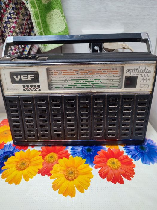 Радиоприемники на разбор,ремонт или для интерьера