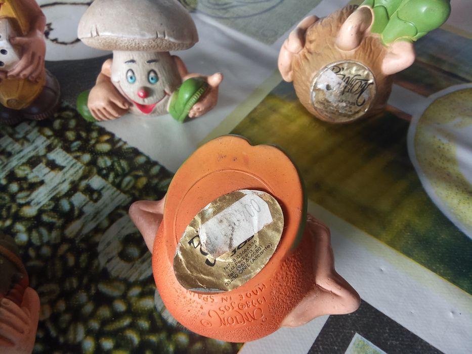 6 bonecos novos em pvc