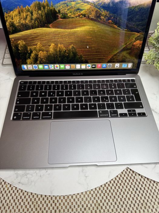 MacBook Air 13 M1 8/256GB