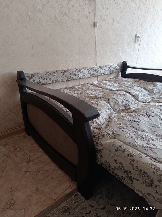 Софа розкладна 1,6 м шириною б/в