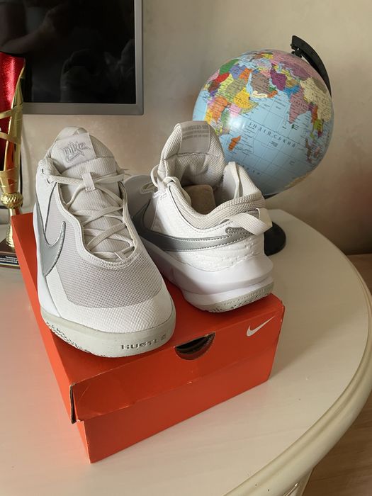 Білі оригінальні кросівки Nike , роз.EUR- 40