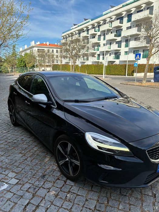 Volvo V40 R Design em estado impecável