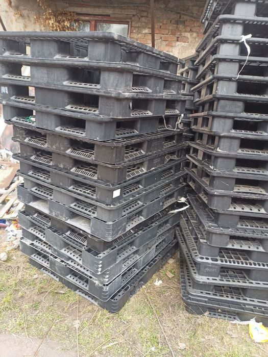 Піддони пластмасові б/у