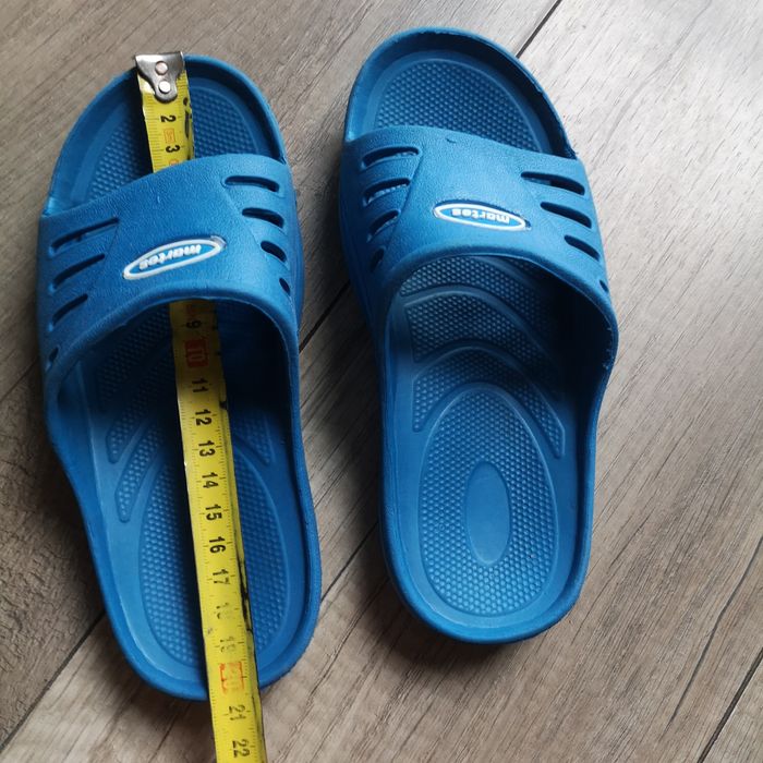 Klapki basenowe rozmiar 31 MARTES