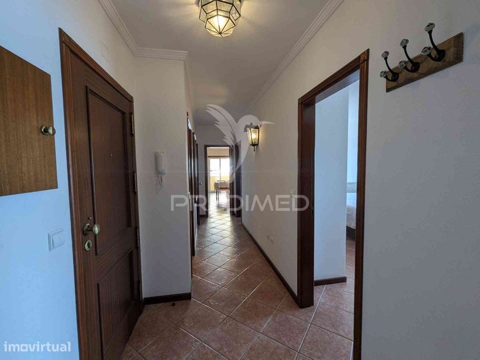 Apartamento T2 mobilado, vista de rio, arrendamento anual