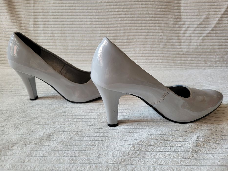 Czółenka popielate rozm 38 Kamex but