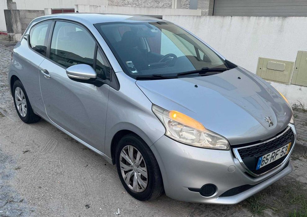 PEUGEOT 208 1.4 HDi