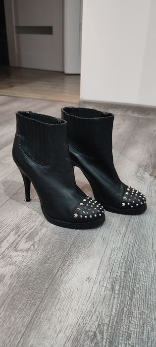 Botki z ćwiekami  Gina Tricot