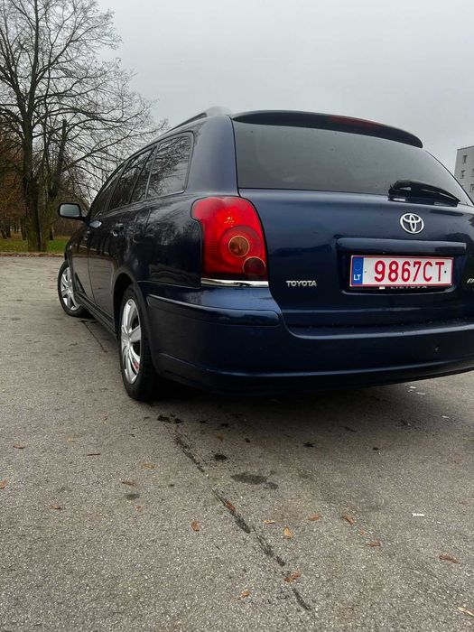 Toyota avensis 2005 2.0 дизель