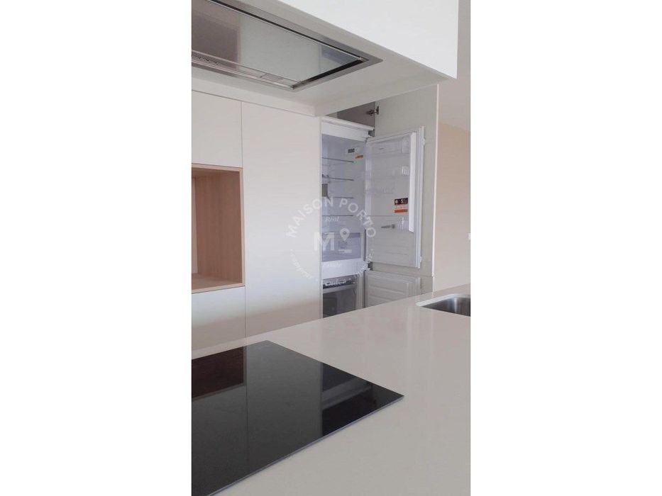 Apartamento T3 com Suite, Varanda com churrasqueira e Box de Garage...