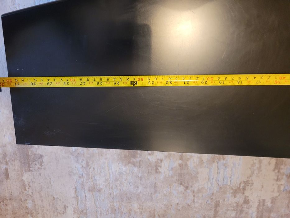 Półka wisząca że wspornikami czarna, łuk