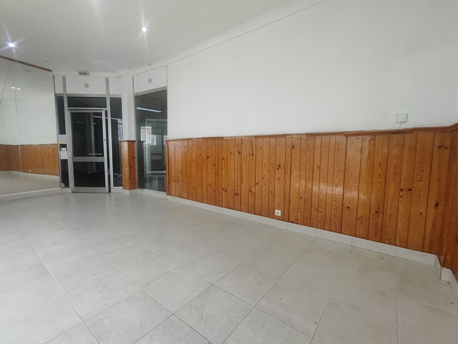 Arrendamento se loja com 45m2