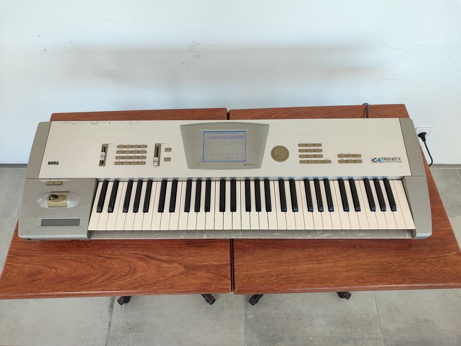 Korg Trinity revisto e 100% funcional
