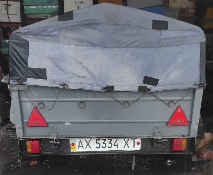 Легковий причіп з тентом у хорошому стані