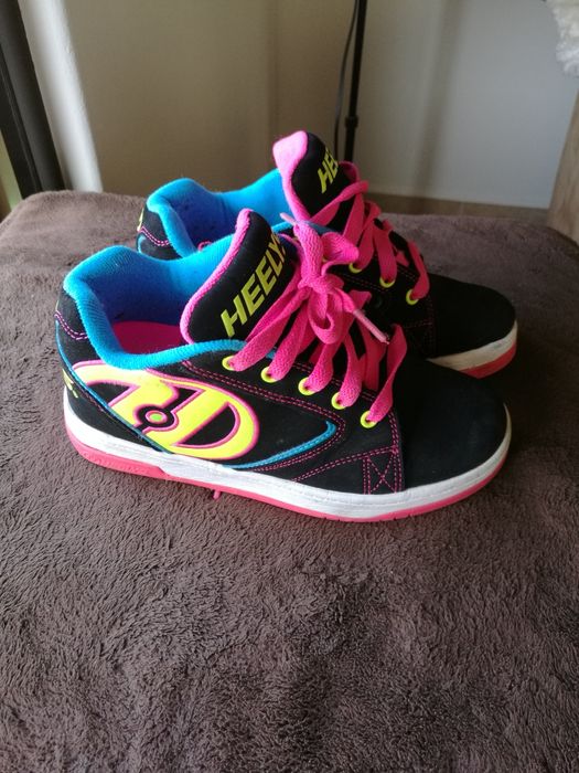 Tênis NEW BALANCE e Heelys 35