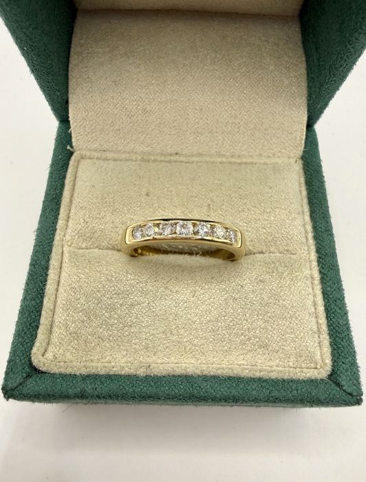 Złoty pierścionek 750 z diamentami 0,50ct VS1-Si1/G-H