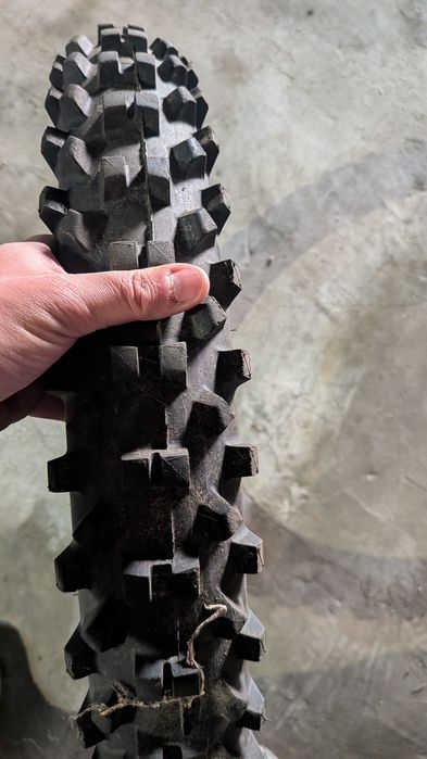 Pneus enduro e estrada