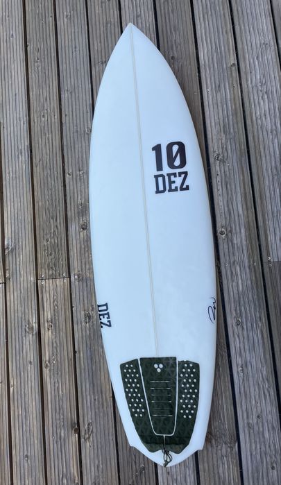 “DEZ” Surfboard ( 5’7” / 28.5l )